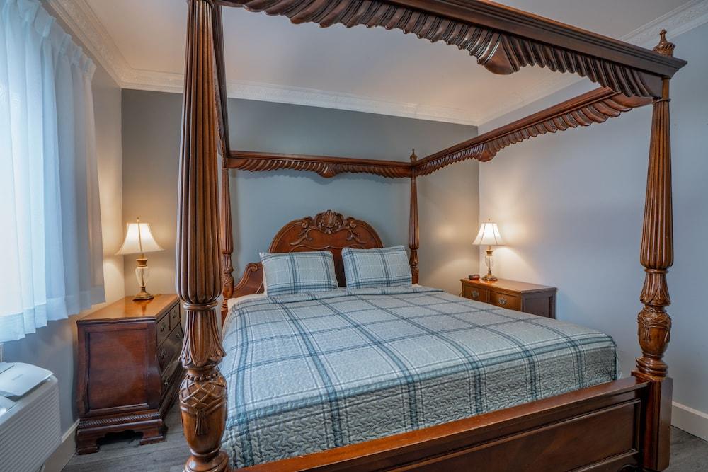 Plaza Hotel 3*